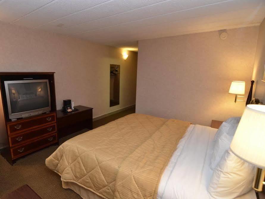 Hotel Baymont By Wyndham Milesburg Esterno foto